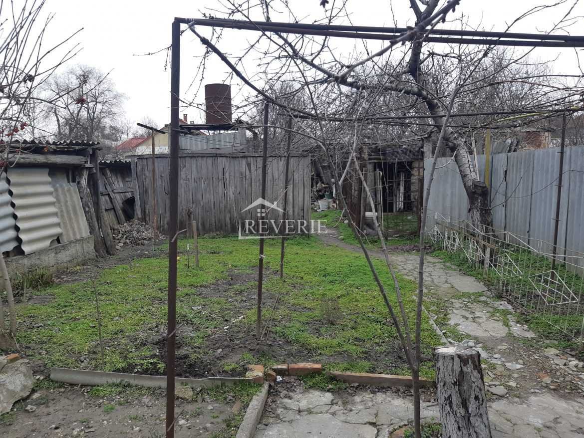 3-2-1-0-44243.  Se vinde Jumătate de Casă Cahul,  Centru 30000€