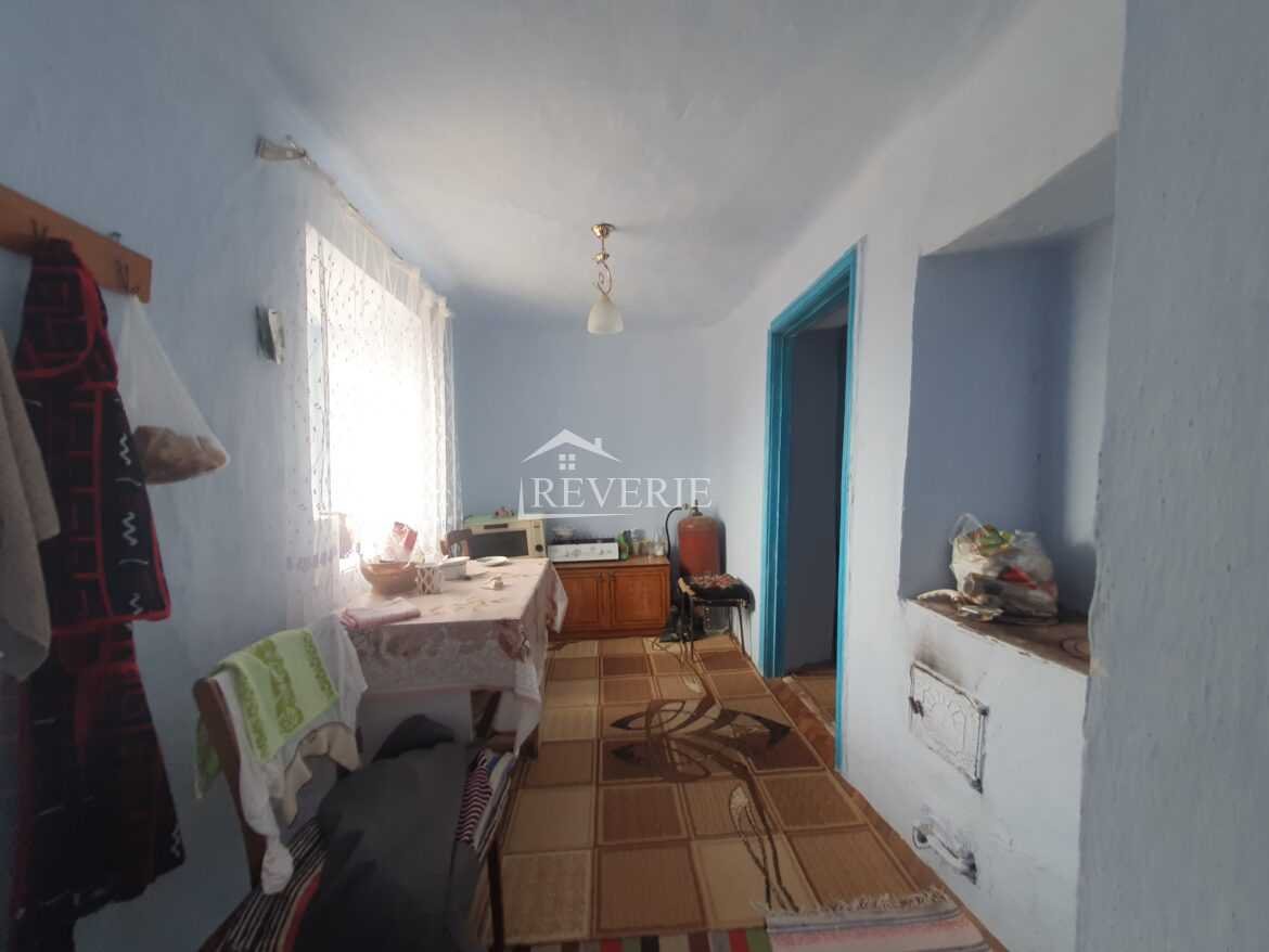 7-6-5-4-3-2-1-0-51753.  Se vinde Casă Moscovei 8500€