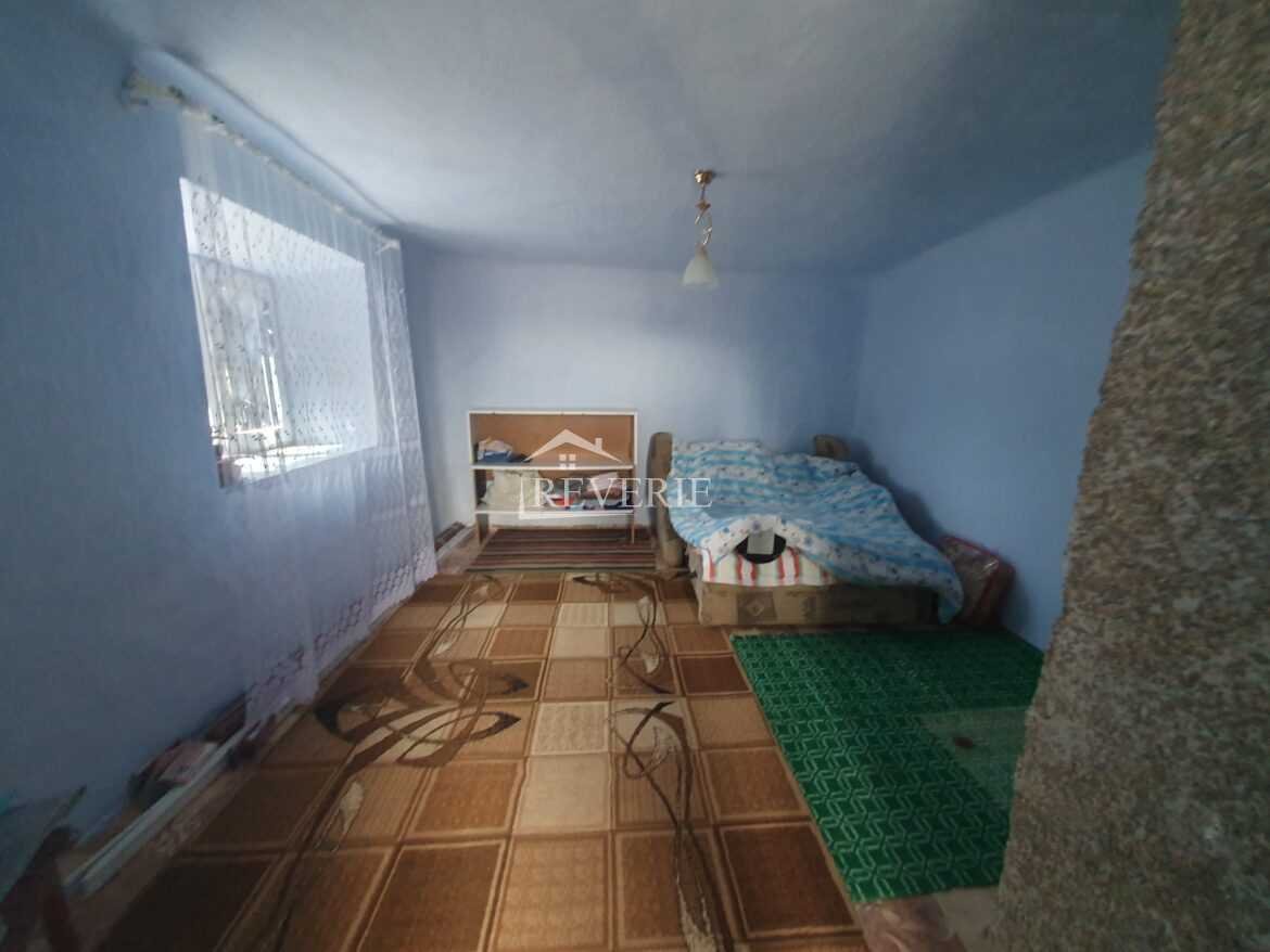 9-8-7-6-5-4-3-2-1-0-51753.  Se vinde Casă Moscovei 8500€