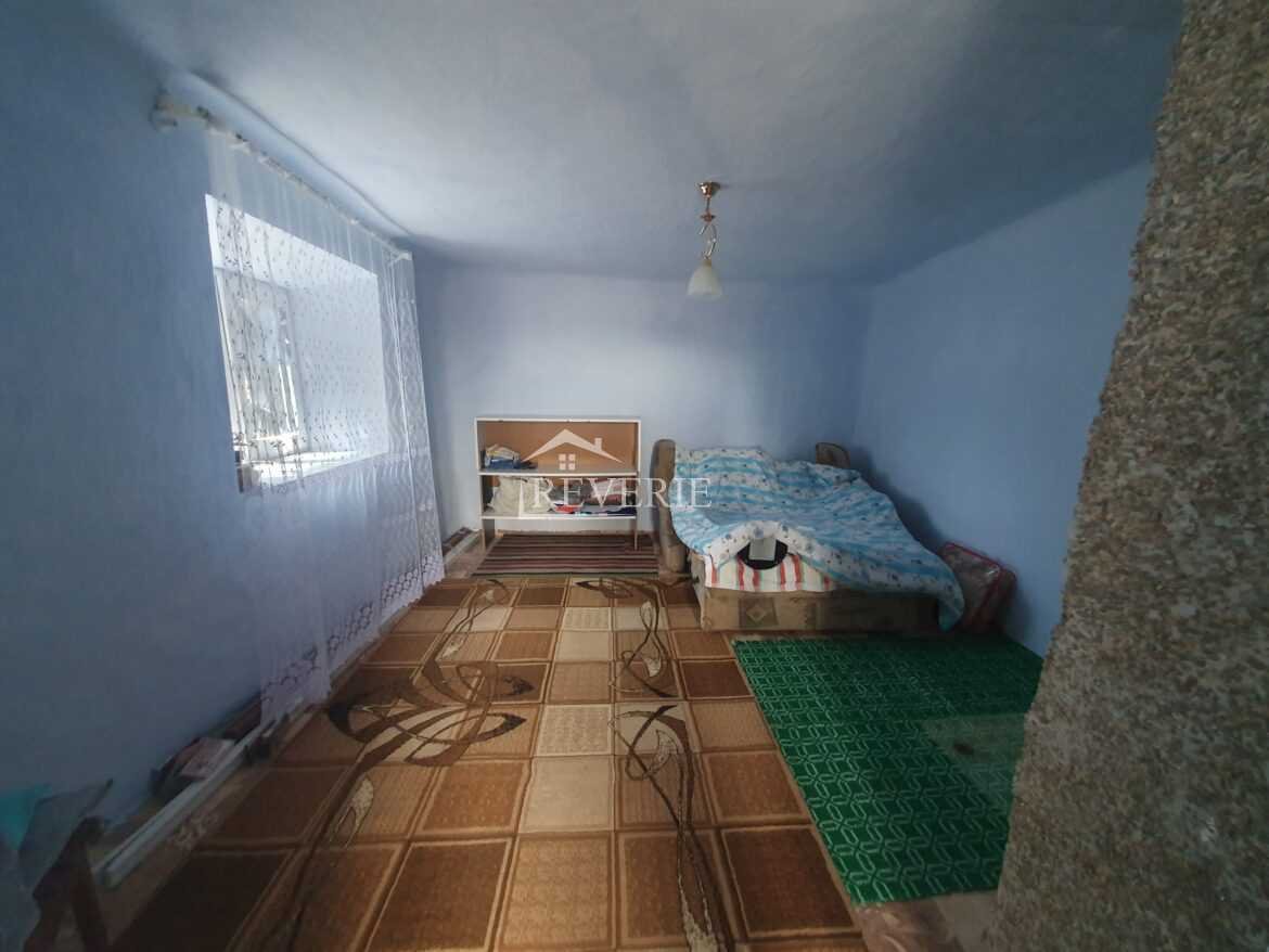 10-9-8-7-6-5-4-3-2-1-0-51753.  Se vinde Casă Moscovei 8500€