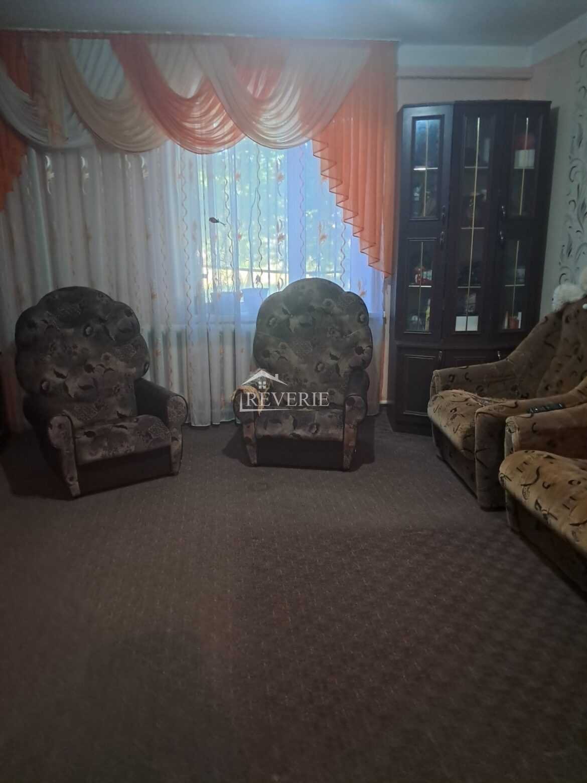 0-57550.  Продается Квартира Кахул,  Центр 80000€