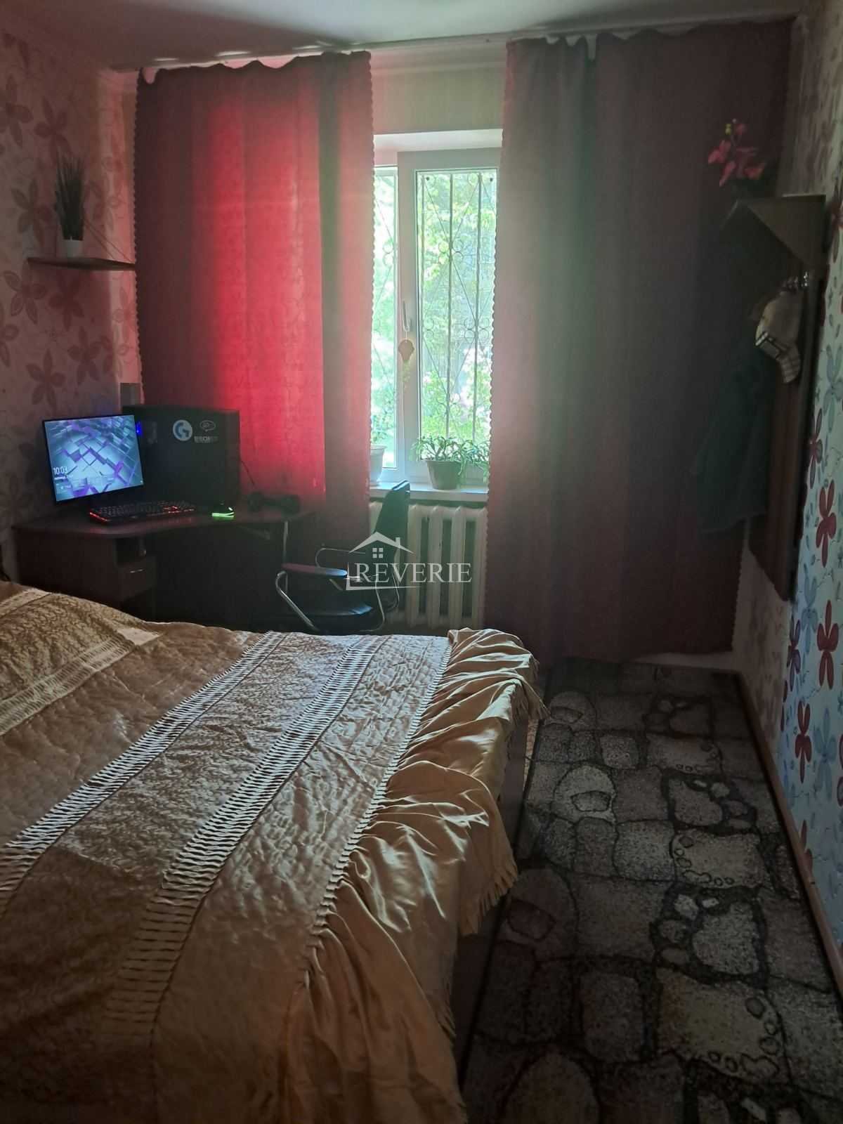 1-0-57550.  Продается Квартира Кахул,  Центр 80000€