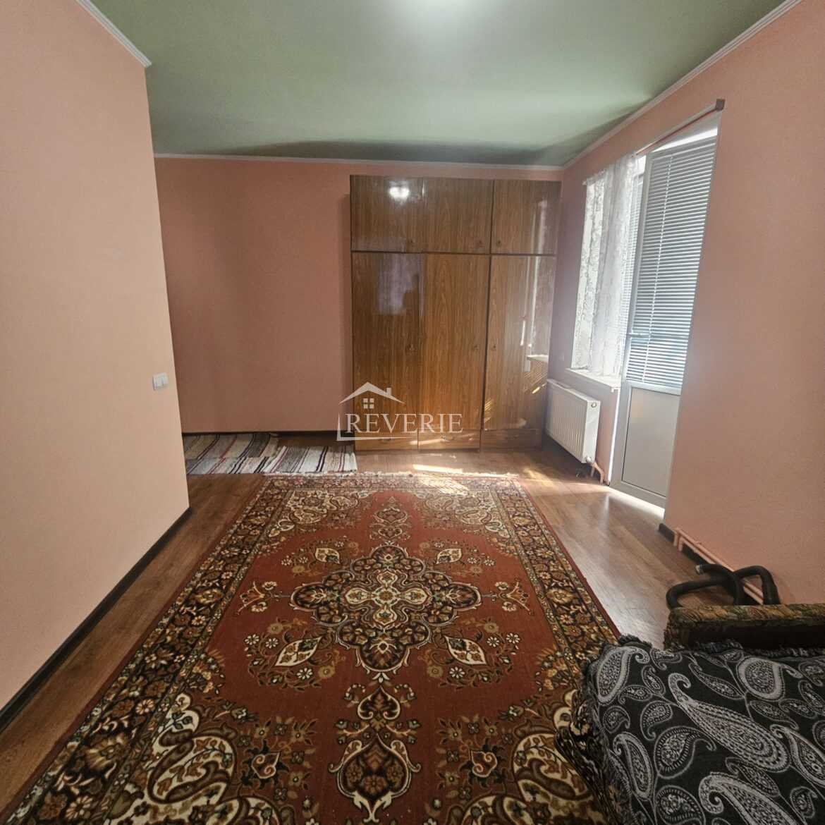 0-58027.  Продается Квартира Кахул,  Центр 32500€