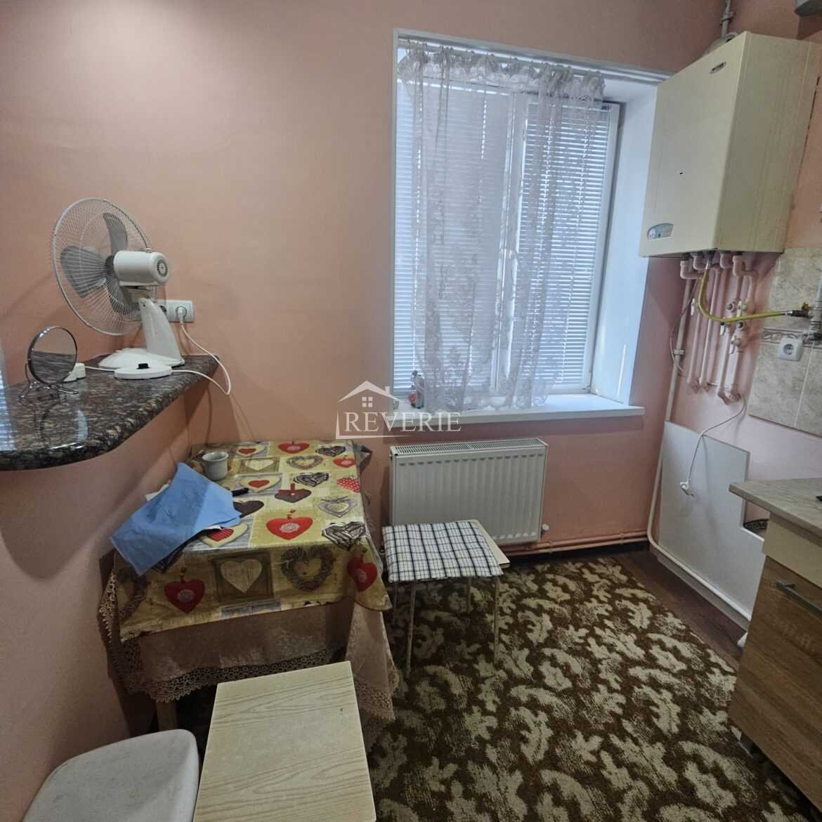 3-2-1-0-58027.  Продается Квартира Кахул,  Центр 32500€