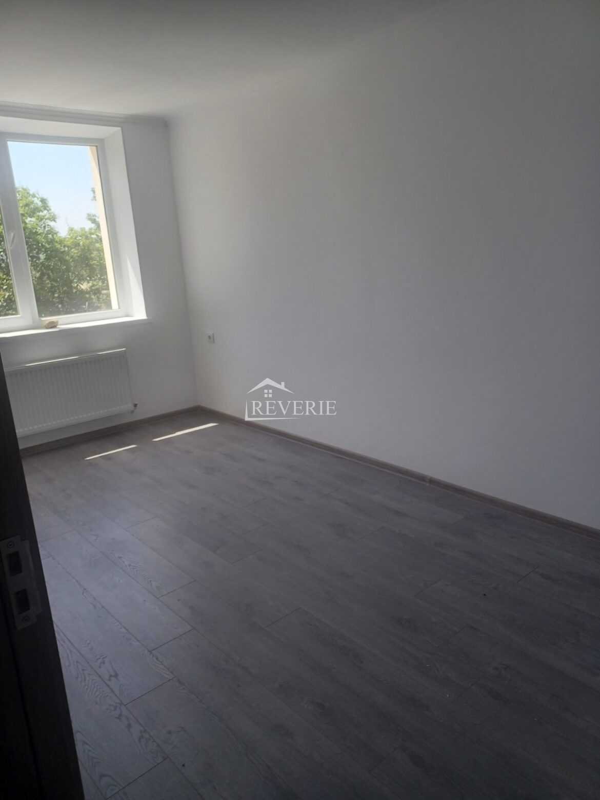 3-2-1-0-58095.  Продается Квартира Кахул,  Центр 77000€