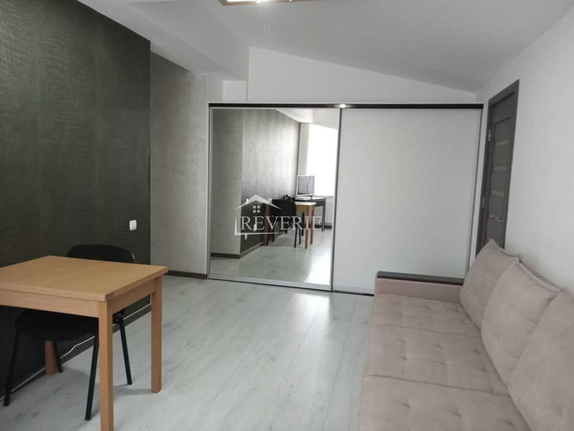 2-1-0-58152.  Продается Квартира Кахул,  Центр 125000€