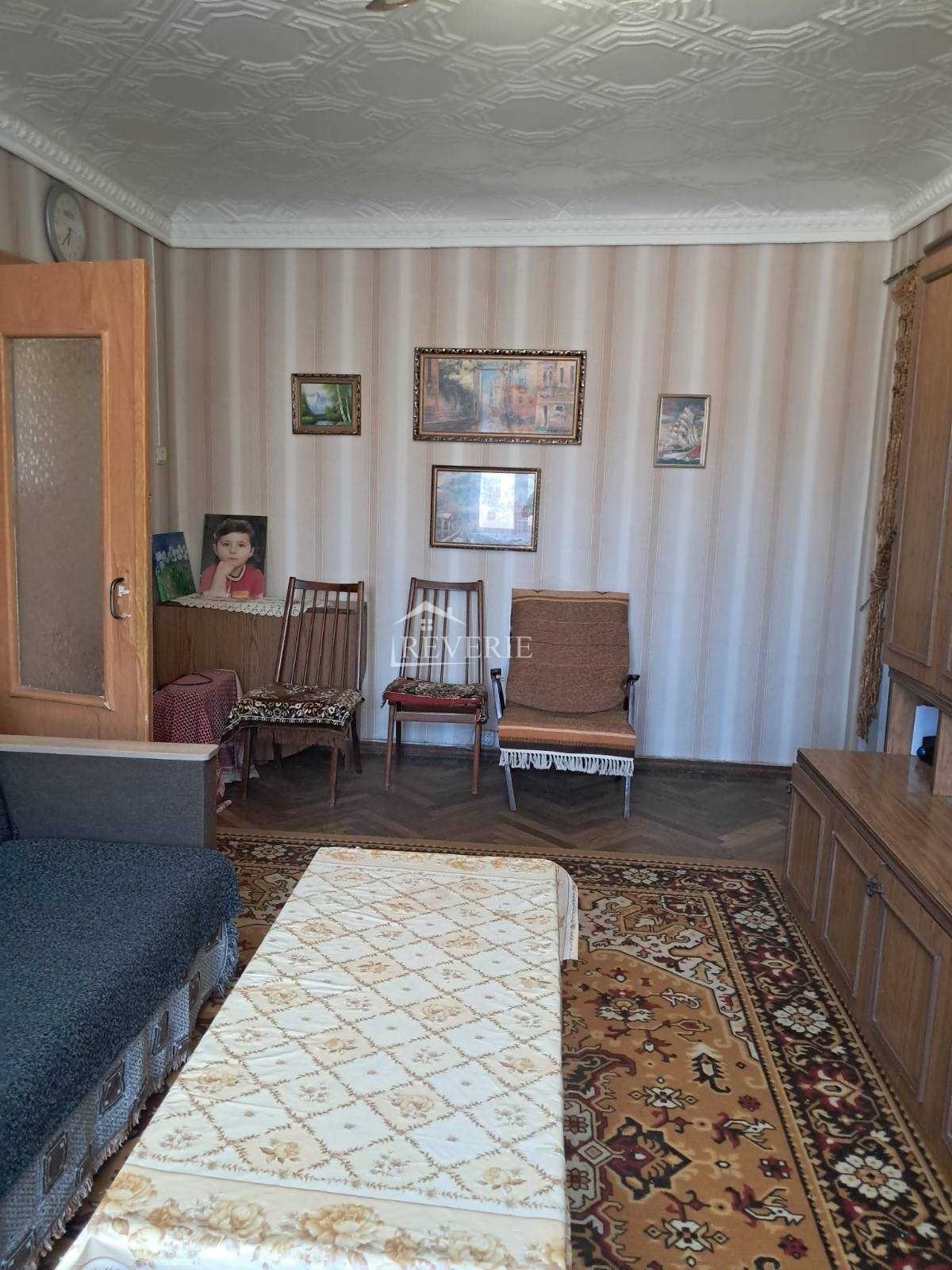 3-2-1-0-58313.  Продается Квартира Кахул,  Центр 70000€