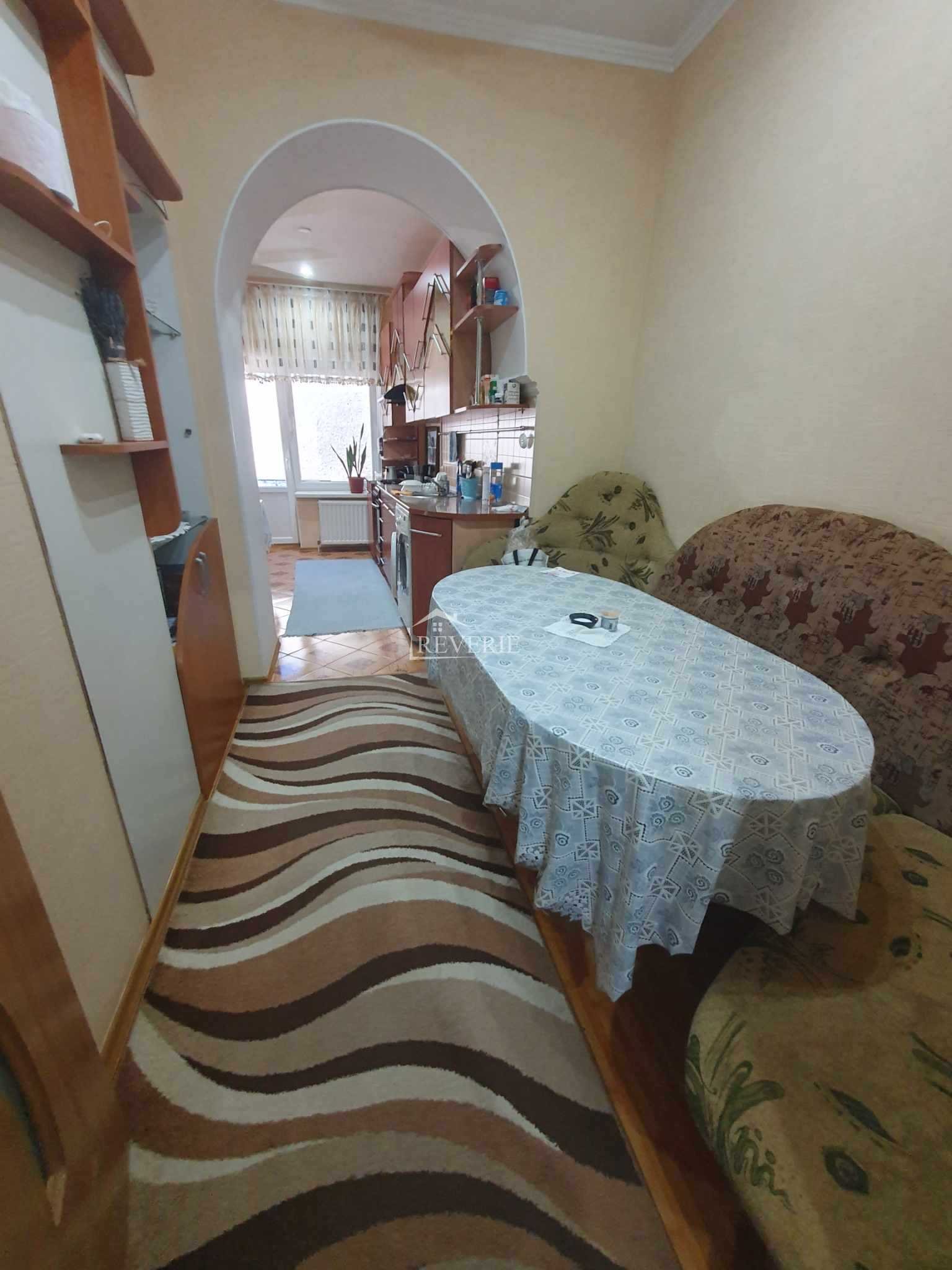 2-1-0-58449.  Продается Квартира Кахул,  Центр 70000€