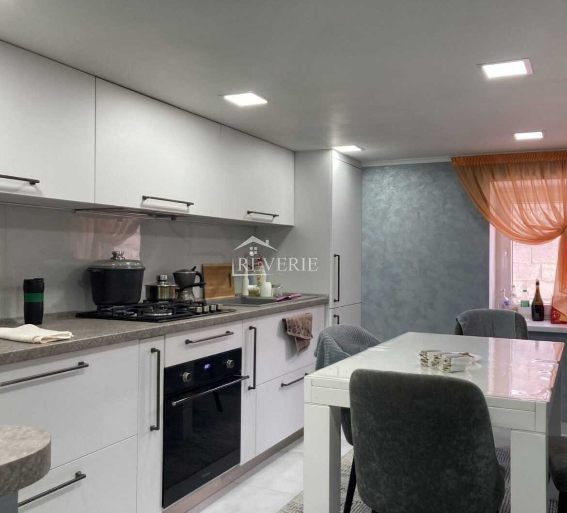 9-8-7-6-5-4-3-2-1-0-58510.  Se vinde Casă Cahul,  Centru 139000€