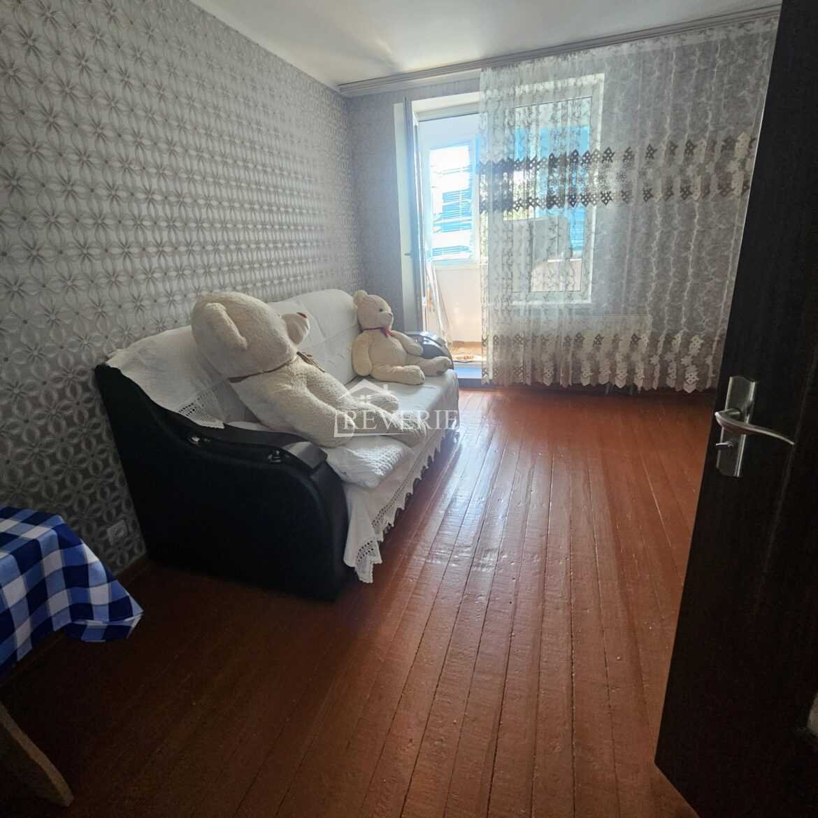 0-58566.  Продается Квартира Кахул,  Центр-Теплосеть 46000€