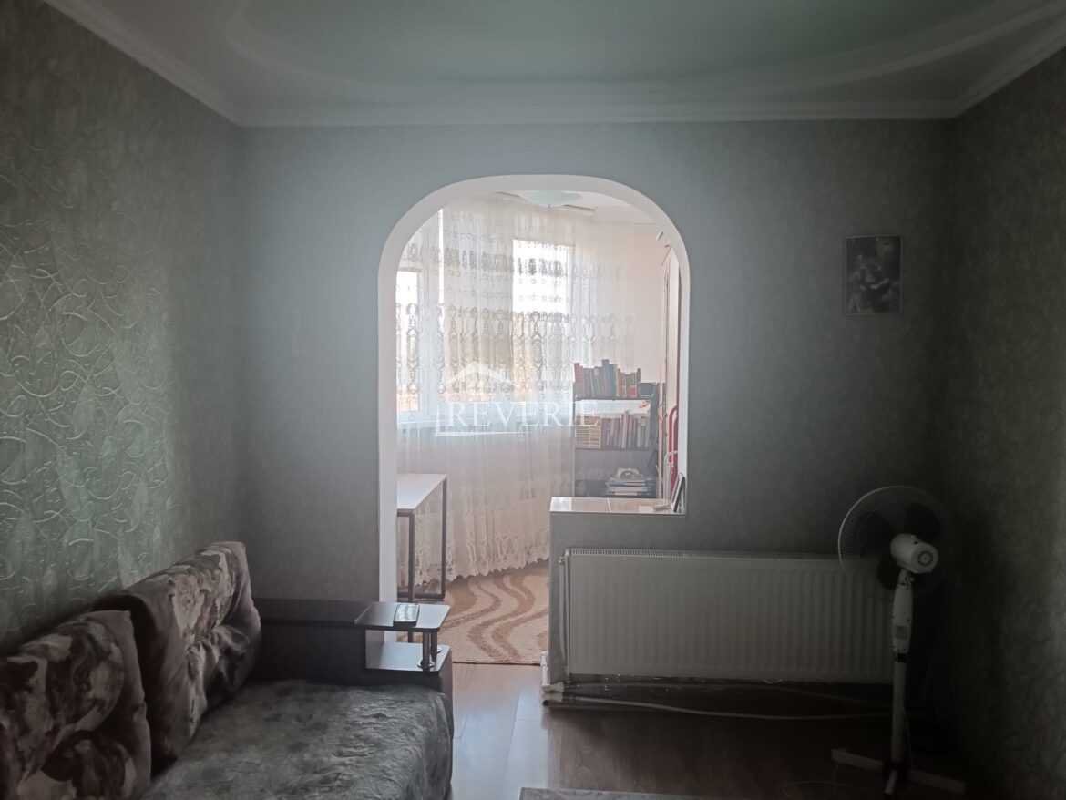 0-58676.  Продается Квартира Кахул,  Центр 75000€