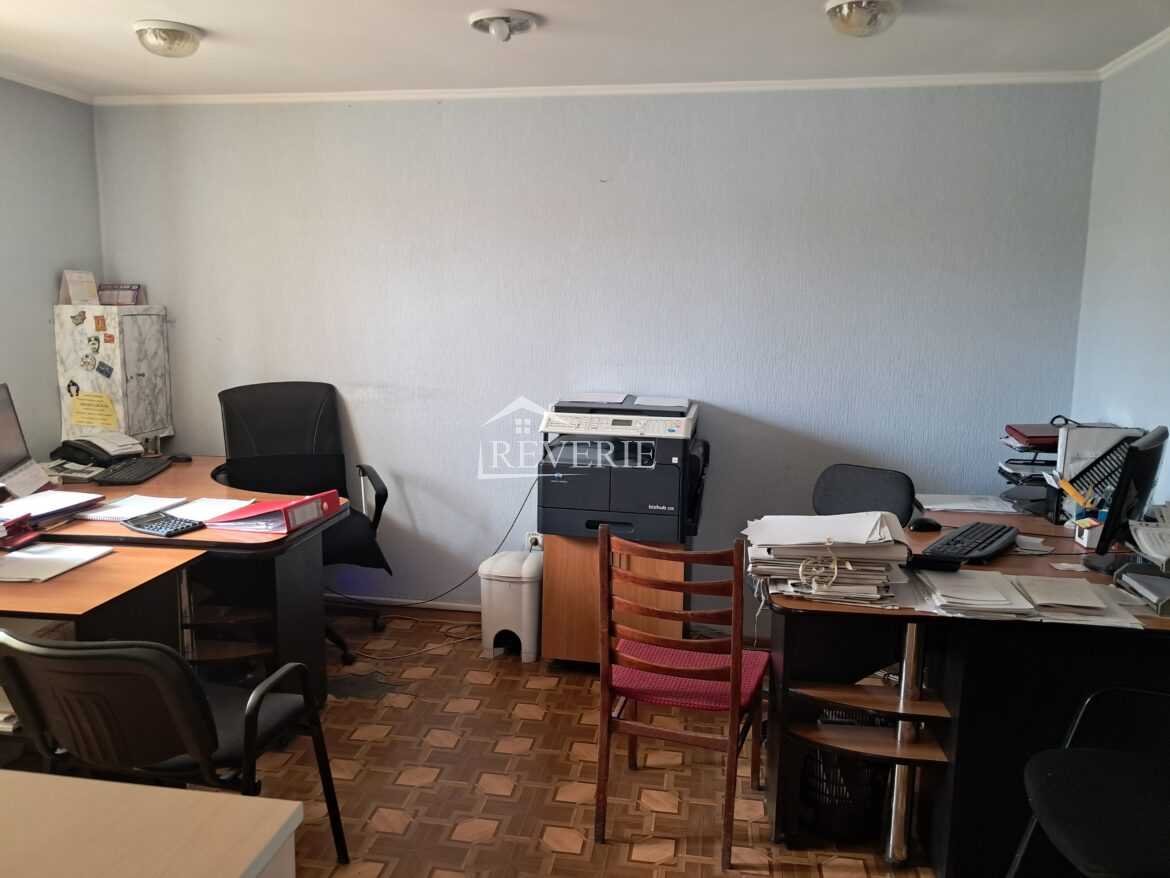 9-8-7-6-5-4-3-2-1-0-59466.  Se dă în Chirie Comercial Cahul,  Centru 2500€ в месяц