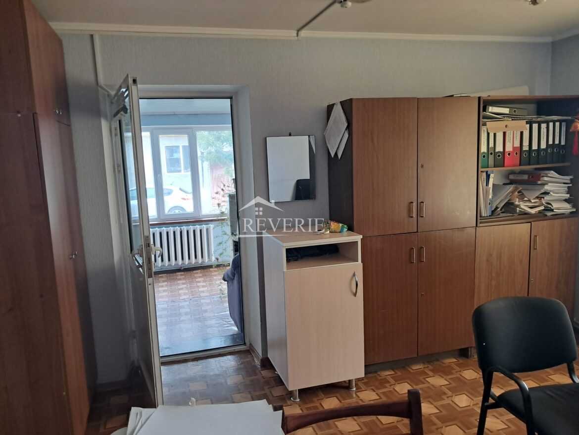 10-9-8-7-6-5-4-3-2-1-0-59466.  Se dă în Chirie Comercial Cahul,  Centru 2500€ в месяц