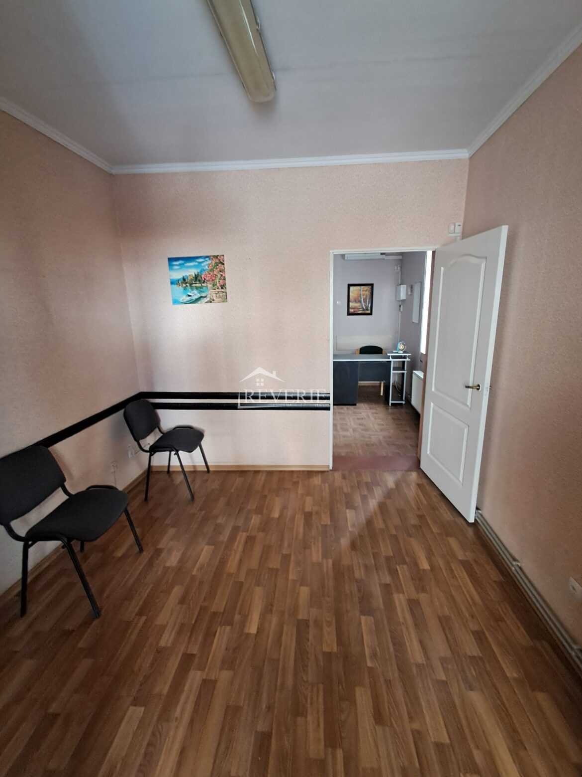 0-59499.  Сдается в аренду Офис Кахул,  Центр 250€ в месяц