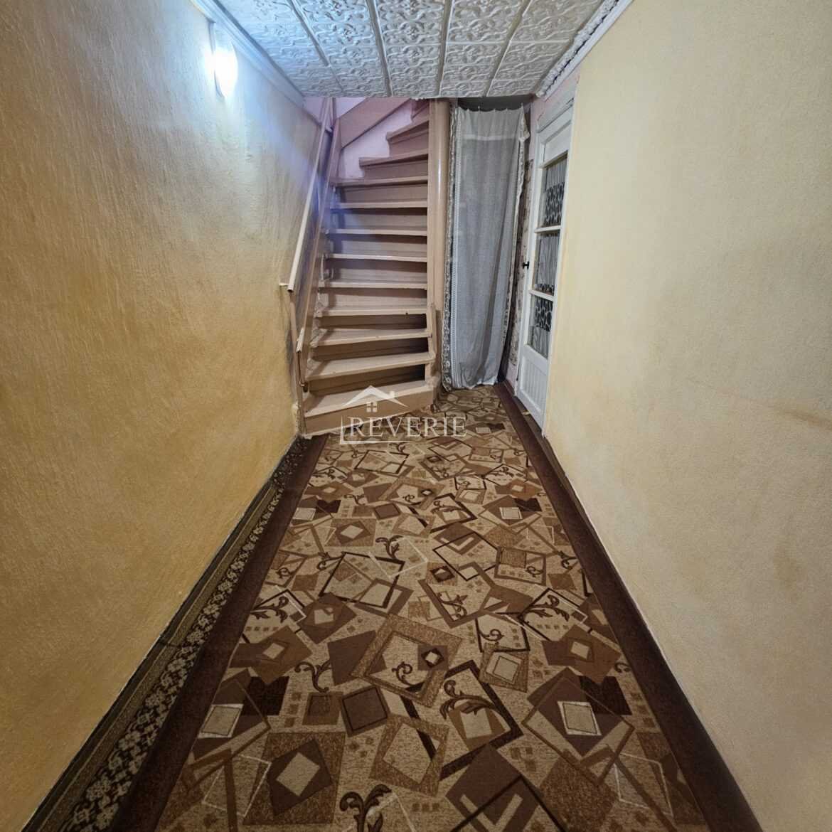 13-12-11-10-9-8-7-6-5-4-3-2-1-0-59546.  Se vinde Casă Roşu 60000€