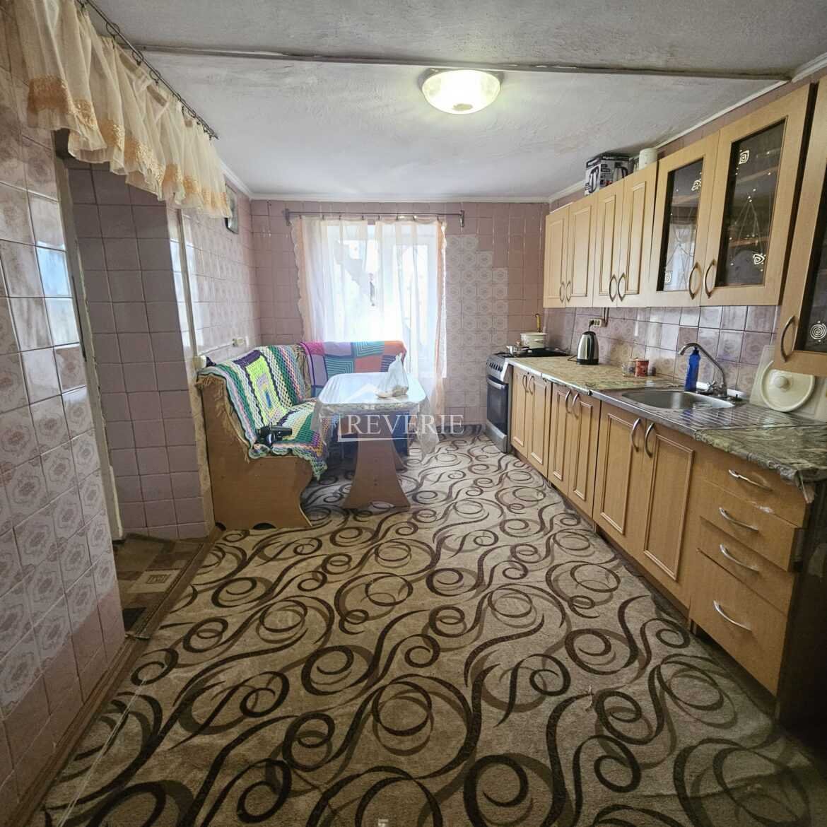 9-8-7-6-5-4-3-2-1-0-59546.  Se vinde Casă Roşu 60000€