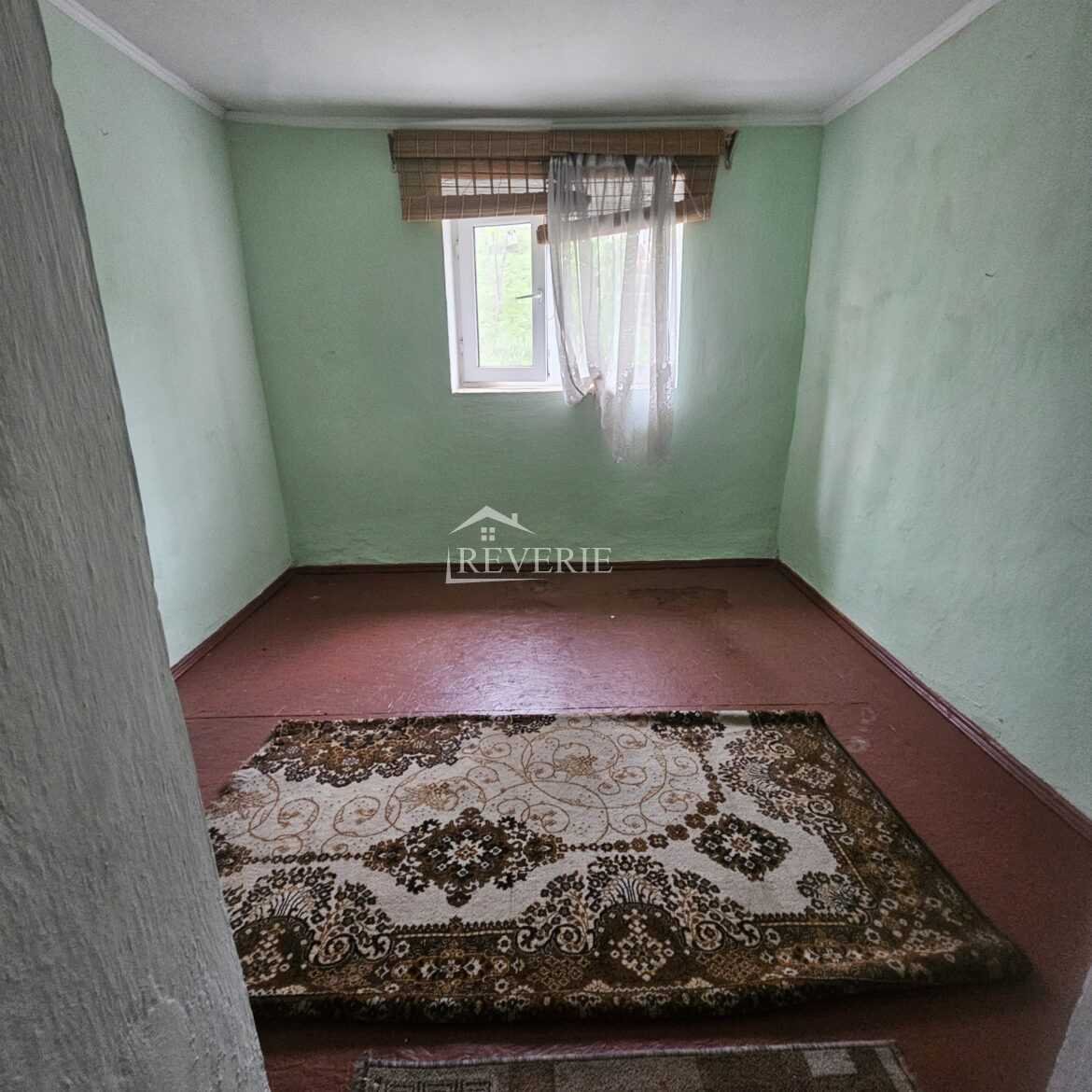 12-11-10-9-8-7-6-5-4-3-2-1-0-59546.  Se vinde Casă Roşu 60000€