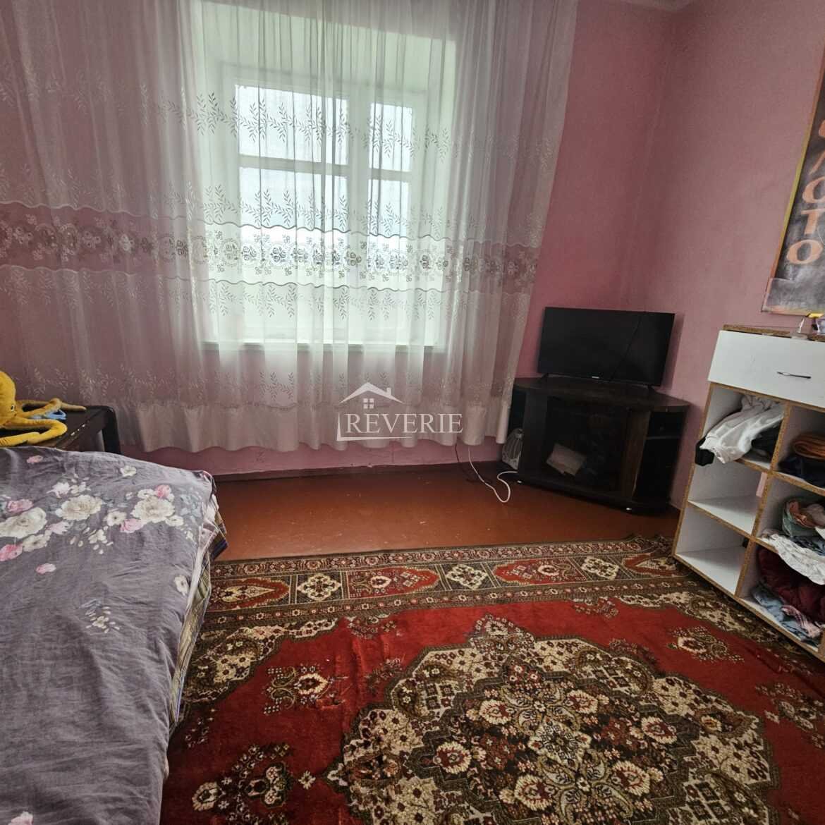 5-4-3-2-1-0-59546.  Se vinde Casă Roşu 60000€