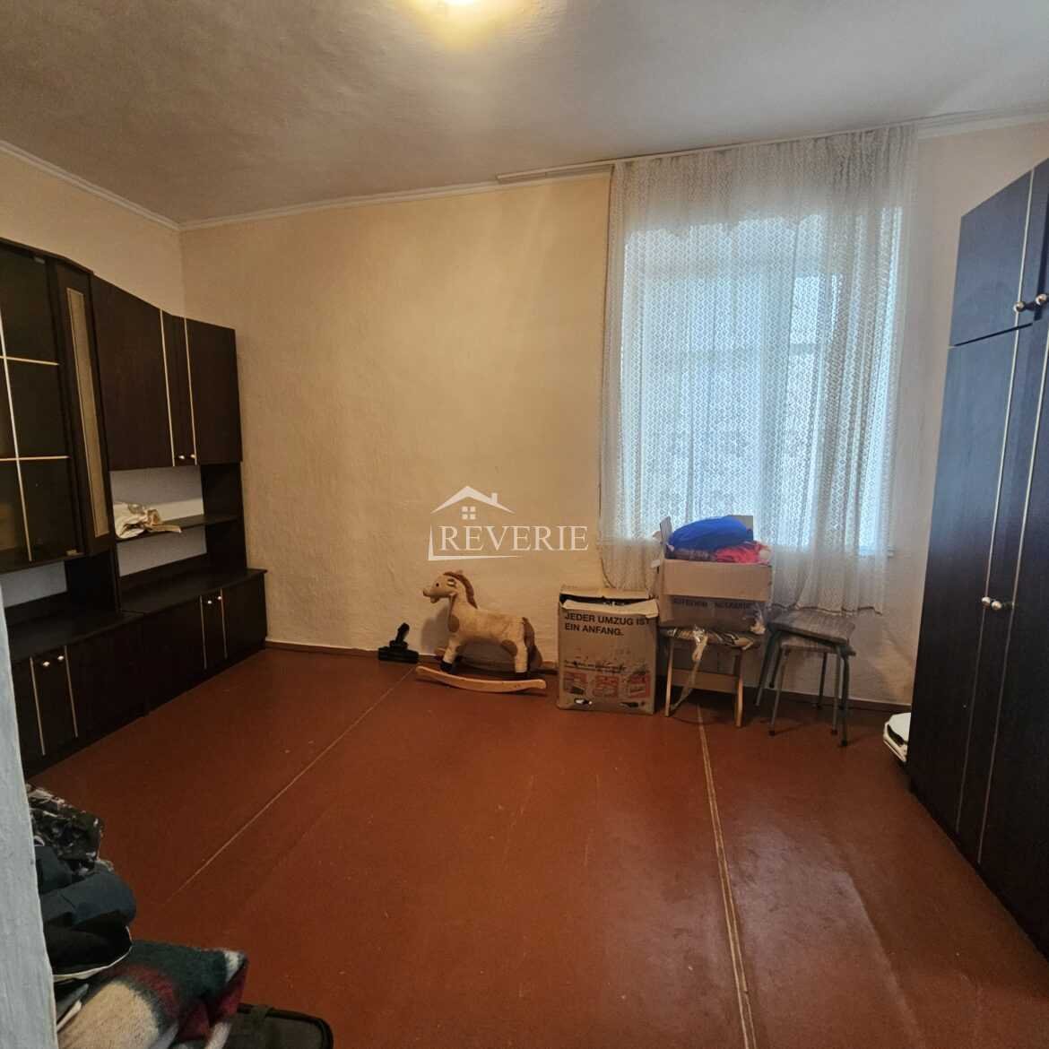 3-2-1-0-59546.  Se vinde Casă Roşu 60000€