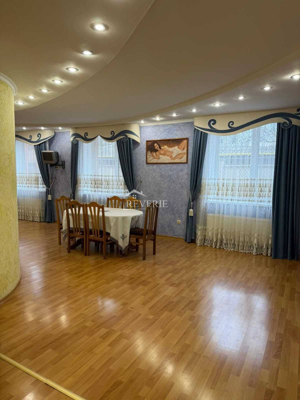 12-11-10-9-8-7-6-5-4-3-2-1-0-59567.  Se vinde Casă Cahul,  Centru-Șurin Market 240000€