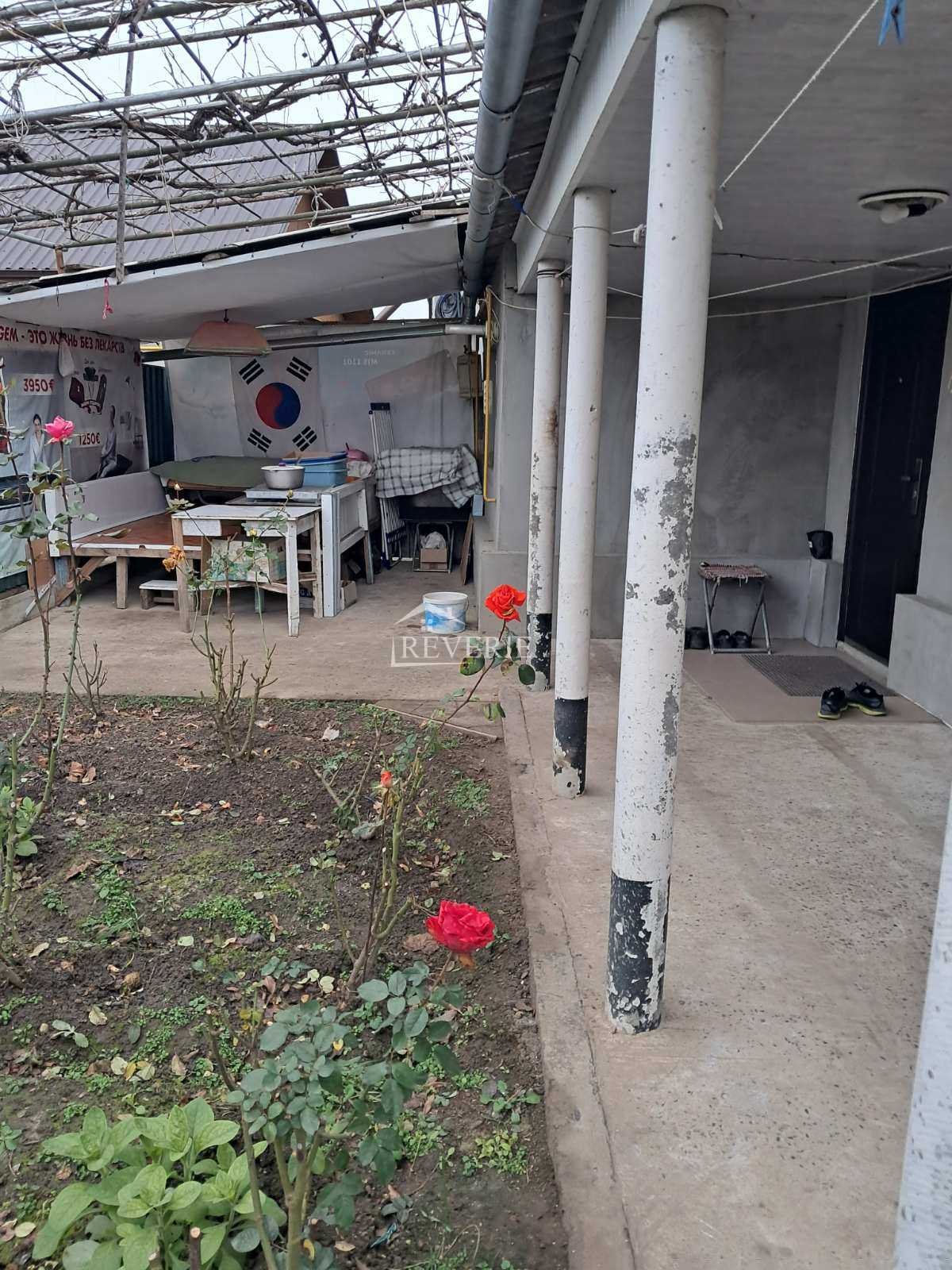 16-15-14-13-12-11-10-9-8-7-6-5-4-3-2-1-0-59751.  For Sale Half House Cahul,  Center 55000€