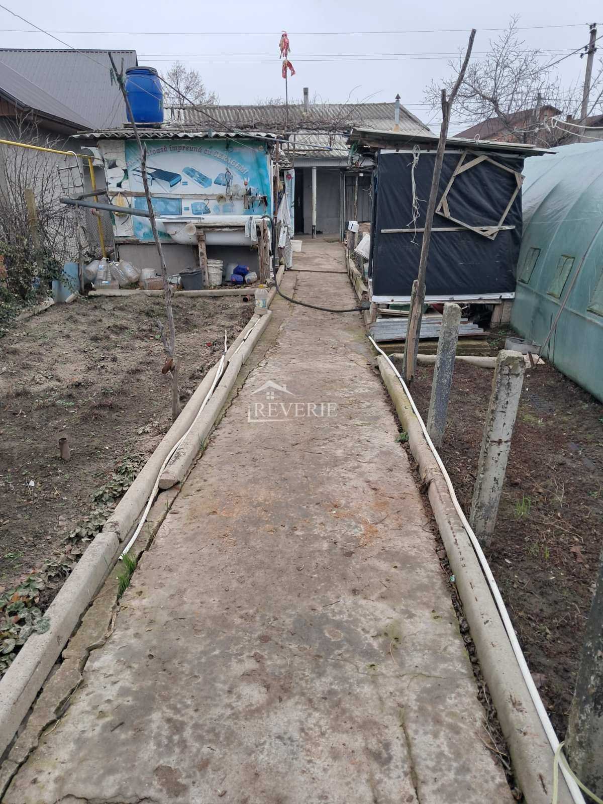 15-14-13-12-11-10-9-8-7-6-5-4-3-2-1-0-59751.  For Sale Half House Cahul,  Center 55000€