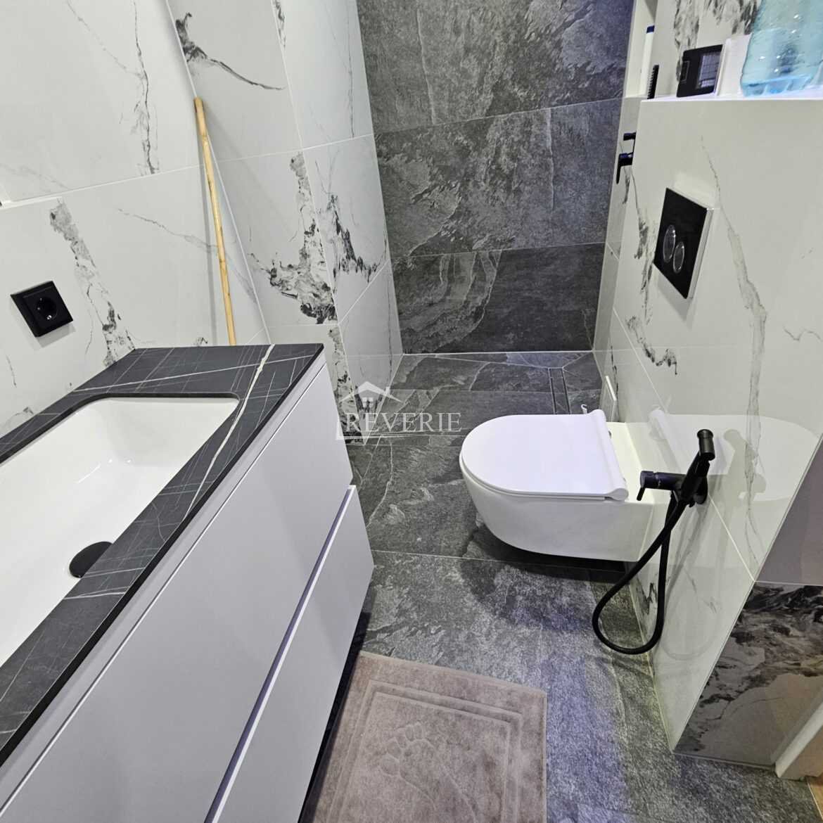 11-10-9-8-7-6-5-4-3-2-1-0-60704.  Se vinde Apartament Кагул,  Centru 75000€