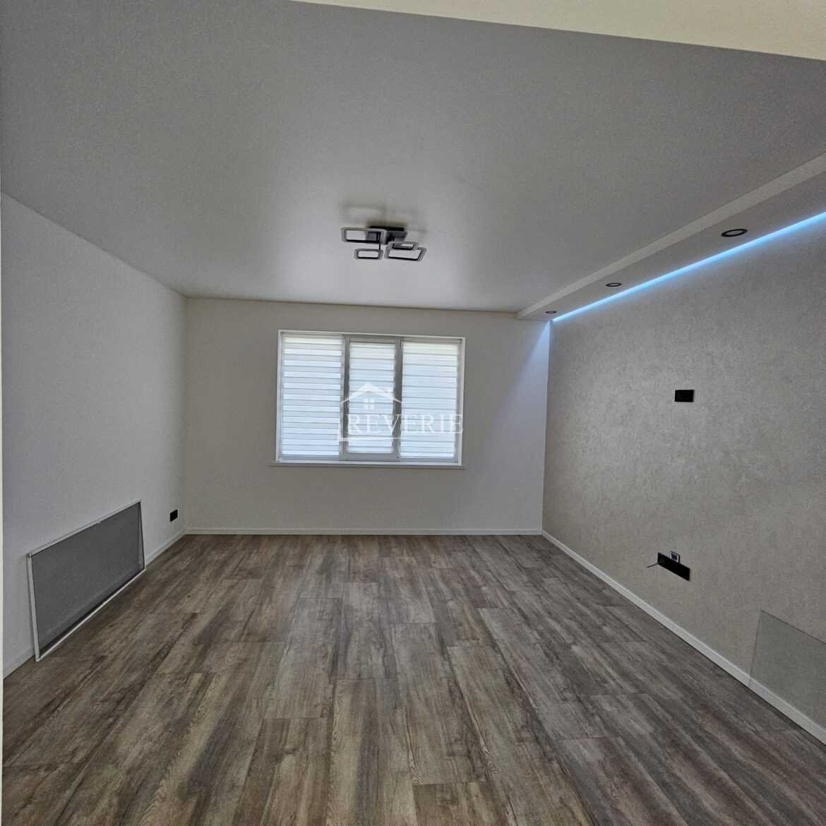13-12-11-10-9-8-7-6-5-4-3-2-1-0-60704.  Se vinde Apartament Кагул,  Centru 75000€