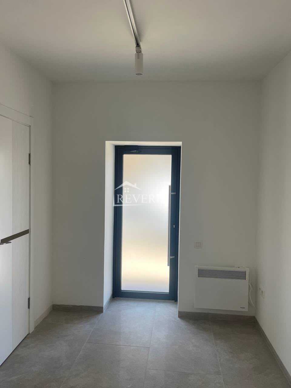 2-1-0-61018.  Se dă în Chirie Comercial Cahul,  Centru 350€ lunar