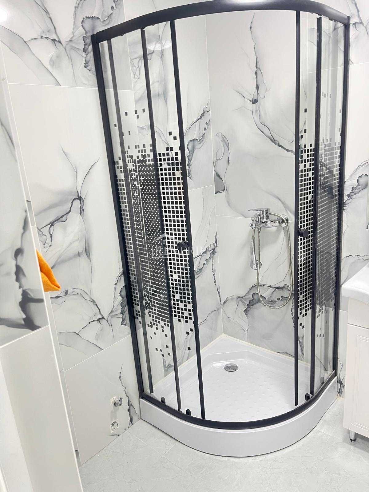 6-5-4-3-2-1-0-61051.  Se vinde Apartament Cahul,  Centru 130000€