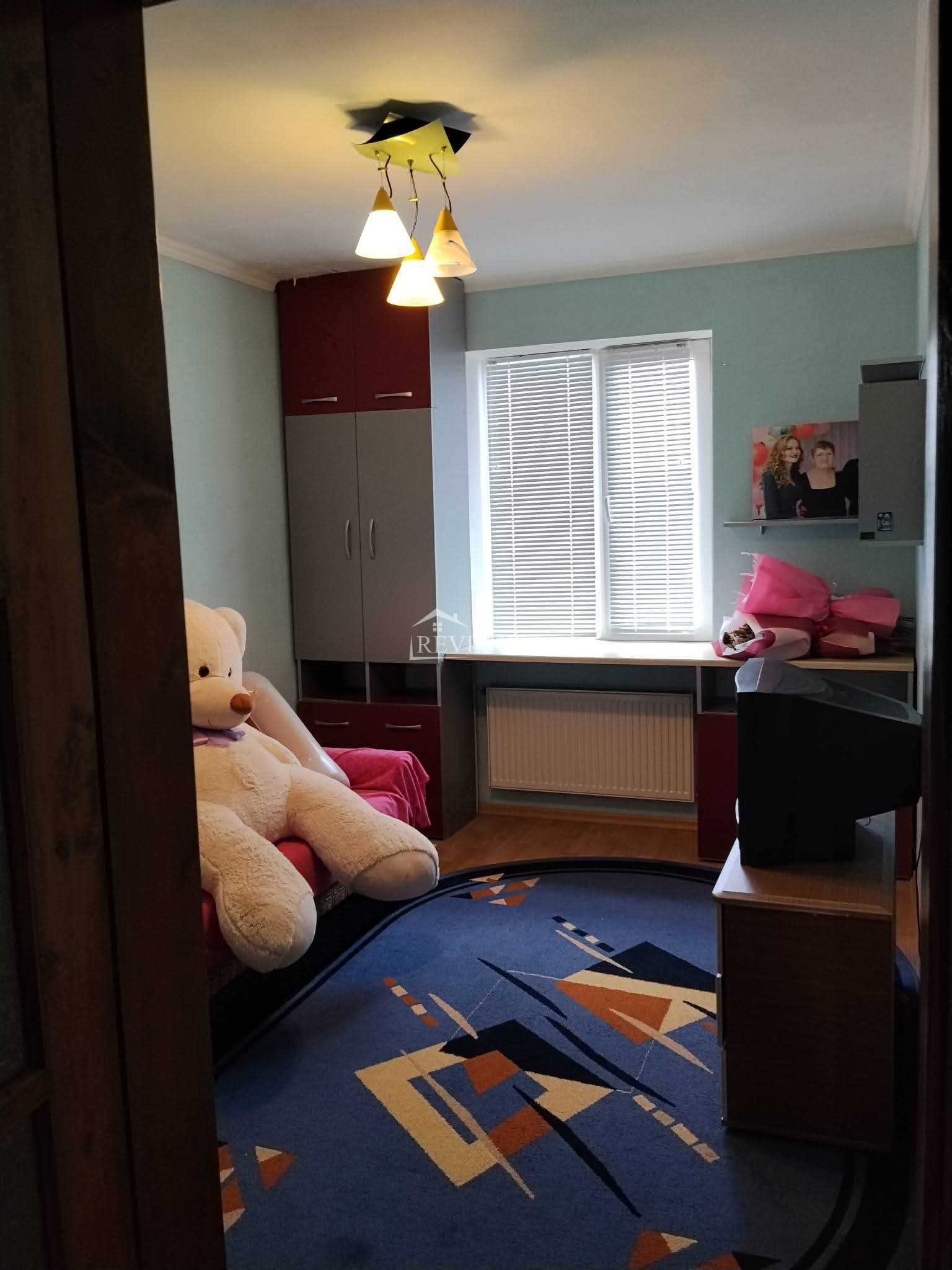8-7-6-5-4-3-2-1-0-61268.  Se vinde Apartament Cahul,  Centru 90000€