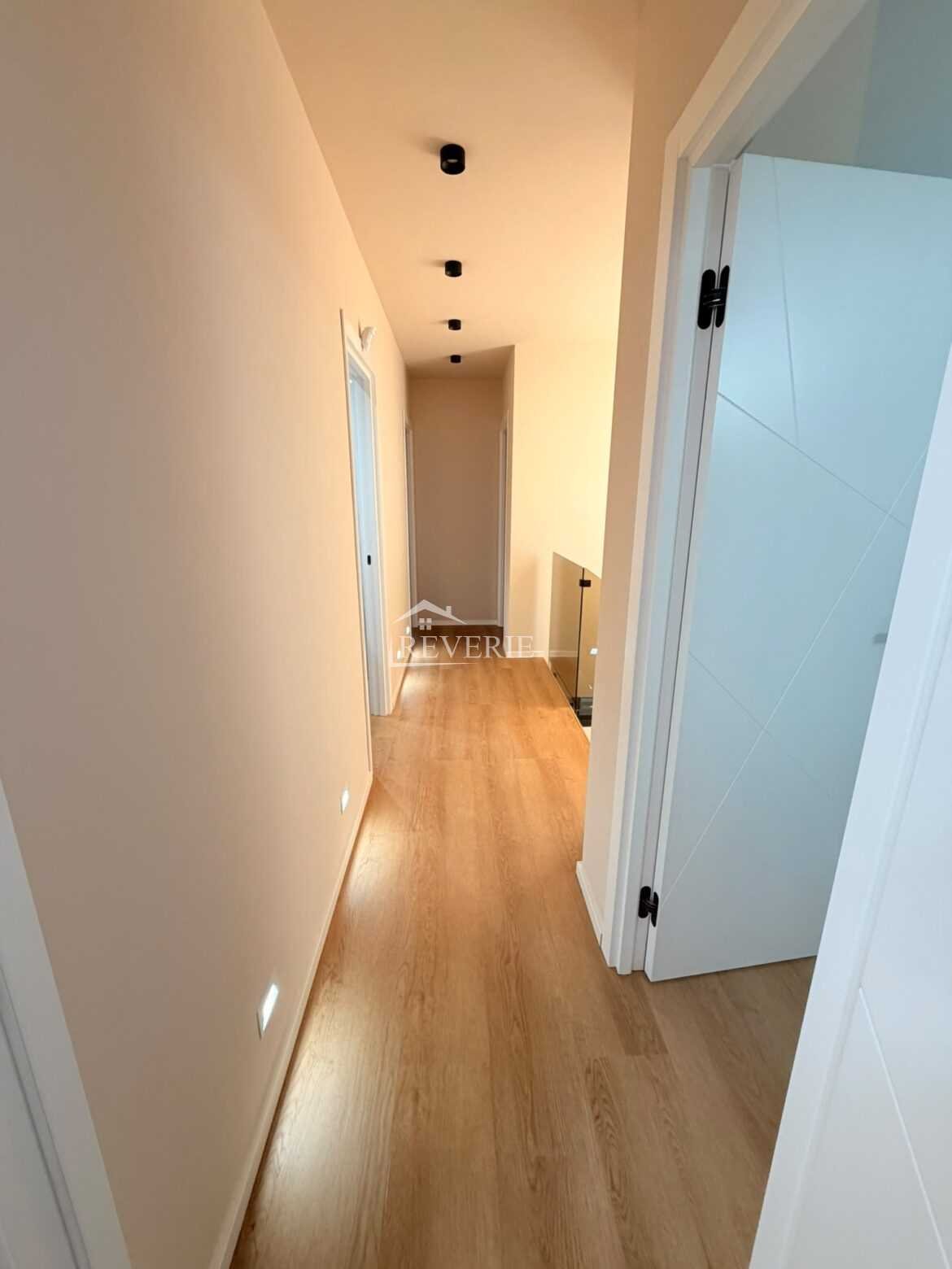 18-17-16-15-14-13-12-11-10-9-8-7-6-5-4-3-2-1-0-61333.  Se vinde Casă Кагул,  Centru 330000€