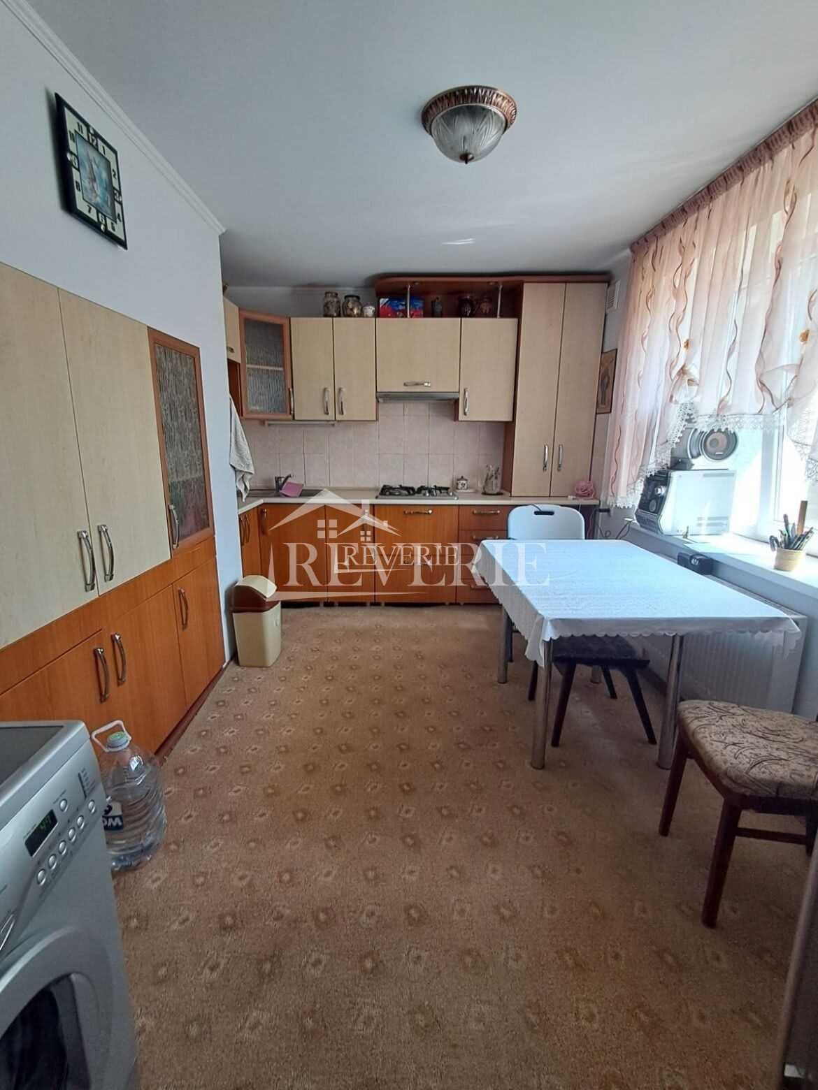14-13-12-11-10-9-8-7-6-5-4-3-2-1-0-61477.  Se vinde Casă Кагул,  Centru 89900€