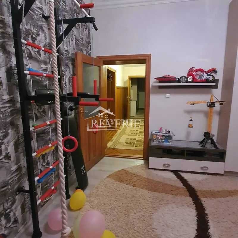 9-8-7-6-5-4-3-2-1-0-61573.  Se vinde Casă Кагул,  Centru 190000€